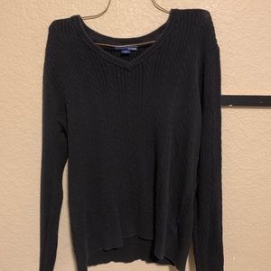 Light v necked sweater